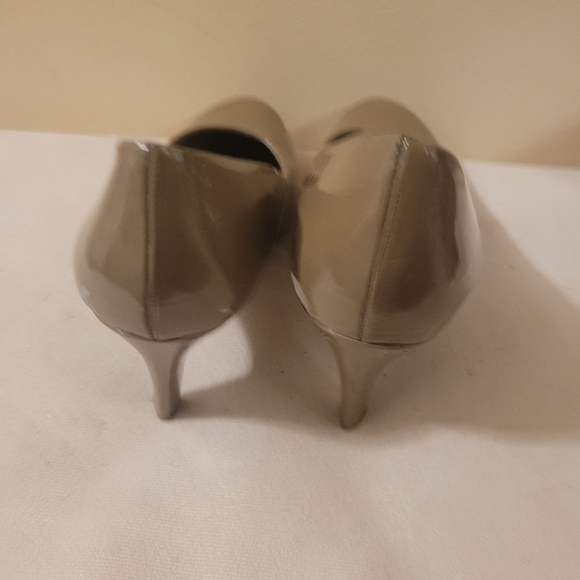 Merona Beige Patent Leather Heels Pumps Shoes Women's Size 9 - Picture 4 of 16